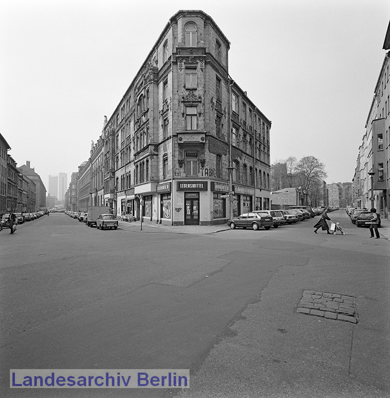 Auguststraße, Ecke Tucholsky Straße (Berlin-Mitte), 4. April 1991
