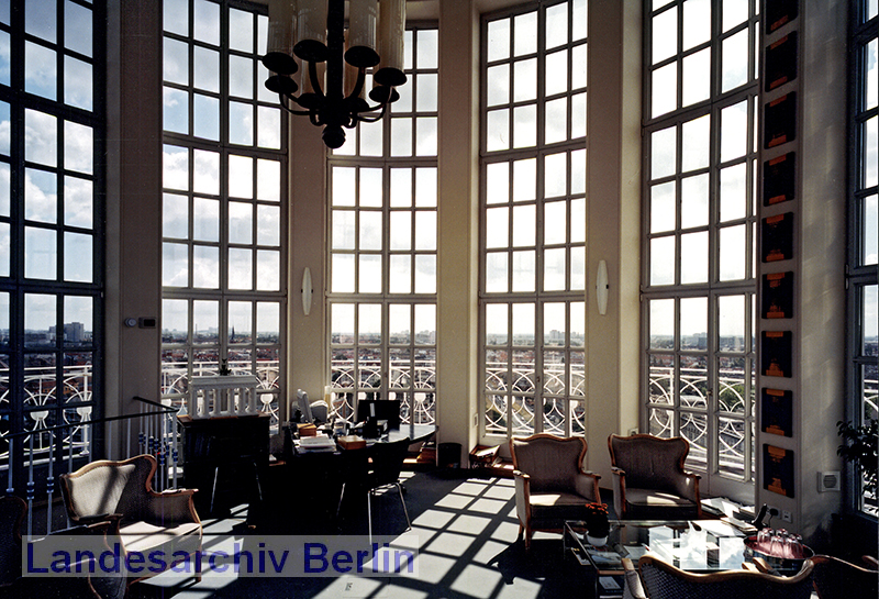 Büro von Prof. Helmut Engel der Stiftung Denkmalschutz im Turm des Gebäudes Frankfurter Tor 1 