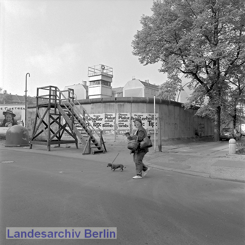 Berliner Mauer an der Harzer Straße (Berlin Neukölln), 30. April 1990