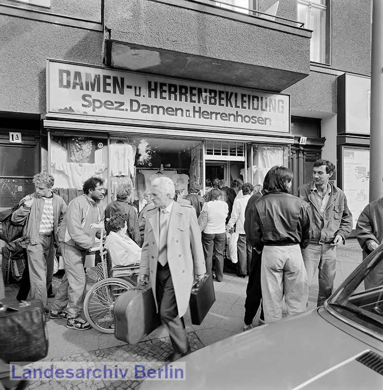 Geschäft für Damen- und Herrenbekleidung am Stuttgarter Platz 1A (Charlottenburg), 18. September 1990