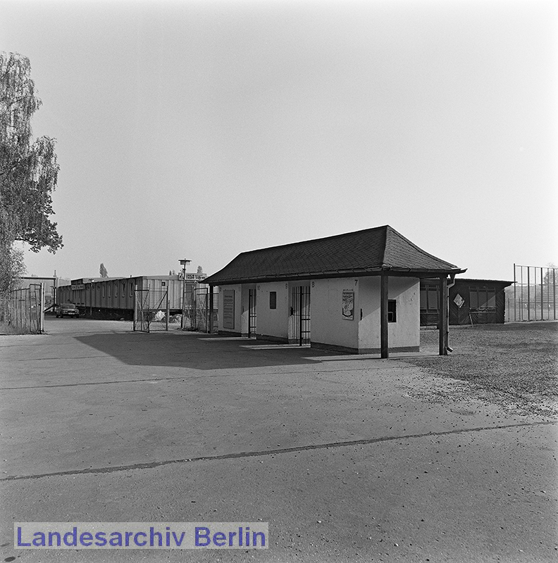 Eingänge des Stadions „Alte Försterei“, An der Wuhlheide 263 in Oberschöneweide (Köpenick), 16. Oktober 1990