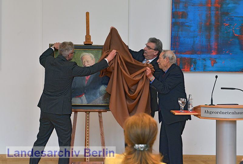 Feierliche Enthüllung des Ehrenbürgerporträts von Prof. Dr. Michael Blumenthal im Festsaal des Abgeordnetenhauses von Berlin (Berlin-
Mitte, Niederkirchnerstraße 5), 25. April 2017