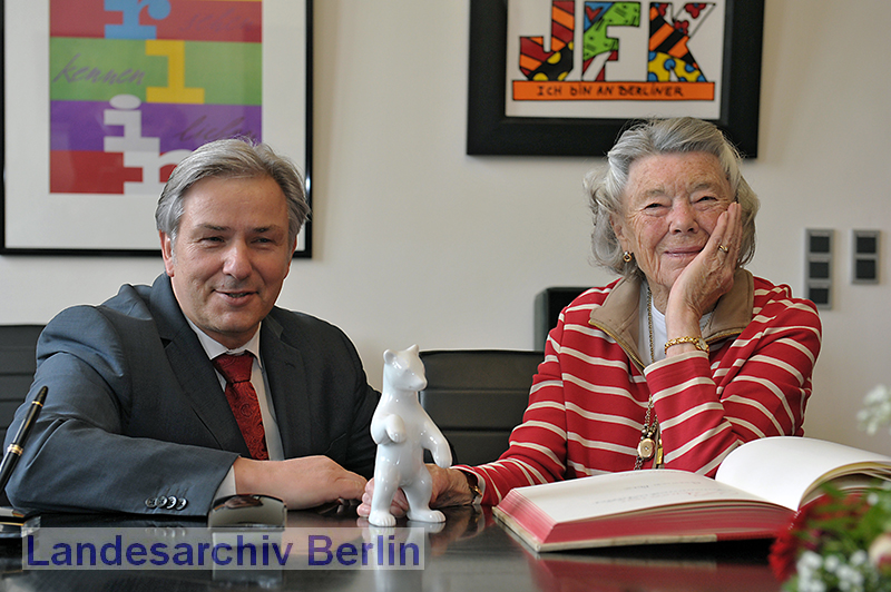 Berlin-Besuch der Schriftstellerin Rosamunde Pilcher im Roten Rathaus (Berlin-Mitte), 7. Juni 2012