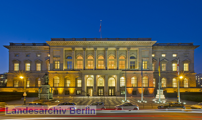 Abgeordnetenhaus in der Niederkirchnerstraße bei Nacht (Berlin-Mitte), 14. November 2012