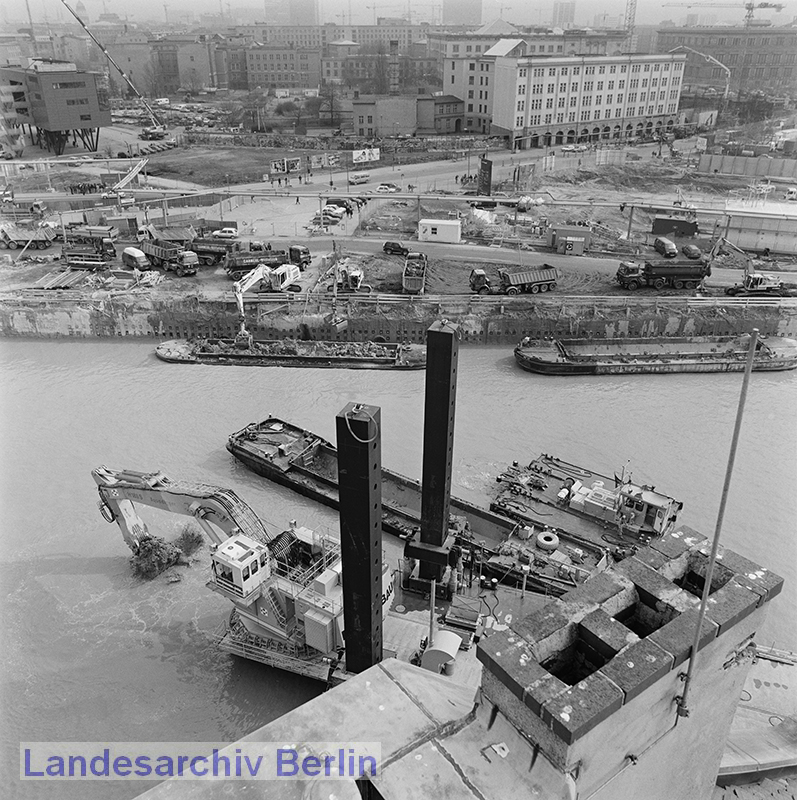 Blick vom Weinhaus Huth auf die Großbaustelle am Potsdamer Platz (Mitte), 19. Januar 1996