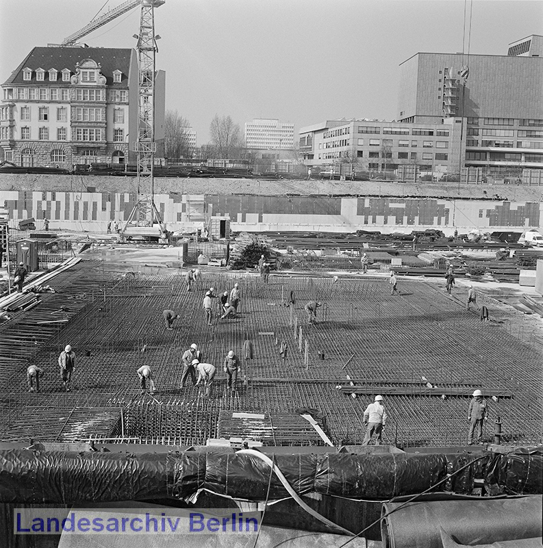 Großbaustelle des debis –  Daimler-Benz-Projekts „Potsdamer Platz“, Linkstraße/Eichhornstraße (Berlin-Tiergarten), 1994