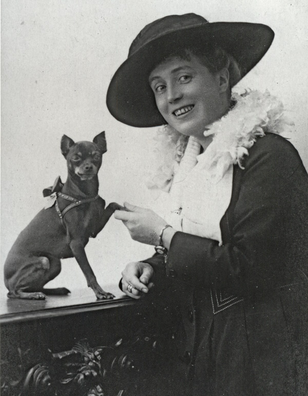 Frau mit ihrem Hund 