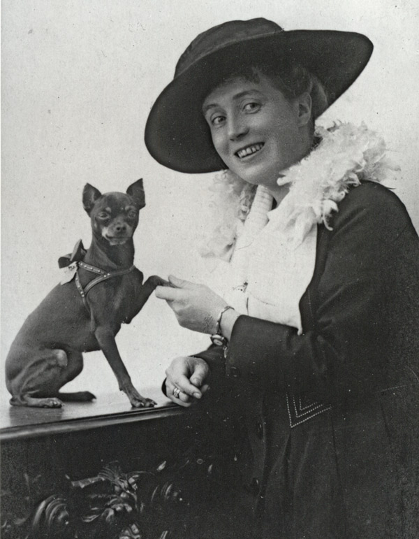 Frau mit ihrem Hund