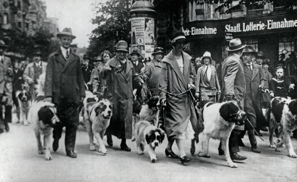 Werbeumzug des St. Bernhardiner-Clubs Berlin, um 1922