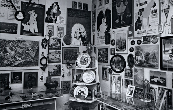 Blick ins Hundemuseum in Alt-Blankenburg, 1992