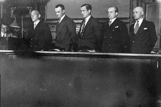 Ringverein-Mitglieder auf der Anklagebank, um 1932